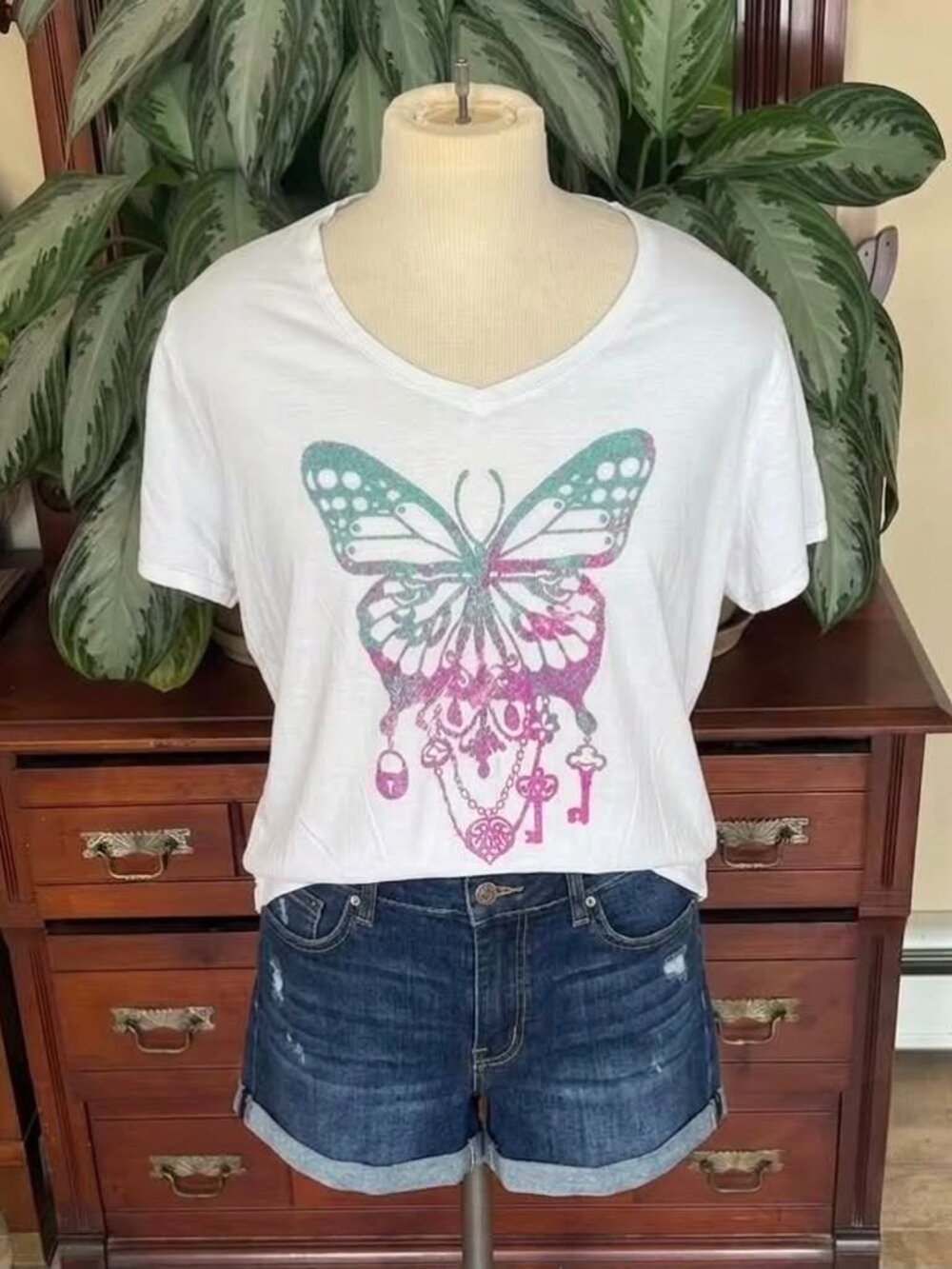 White Butterfly Graphic V-Neck T-Shirt 3X #016